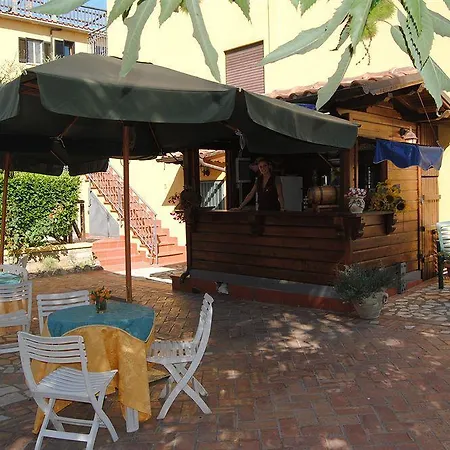 Nespolo D'oro Hotell Lariano